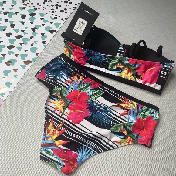 Fashion Nova’ Island Paradise Bikini - Picture 7 of 14